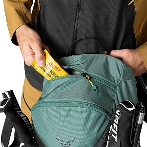 49043-3091 Dynafit Transalper 24 Backpack atlantic / black out detail kapsa horní