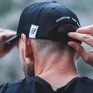 Compressport Trucker Cap Black Edition 2023 black/white kšiltovka na běh