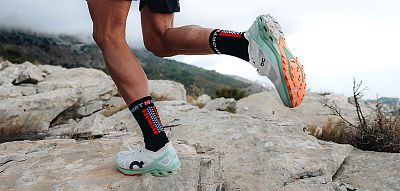 Compressport Ultra Trail Socks V2.0 black/red běžecké ponožky na trail