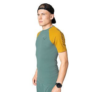 Dynafit Ultra 3 S-Tech S/S Tee M atlantic přední pohled na postavě detail