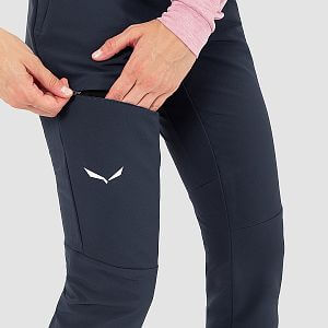 Salewa Puez Dolomitic 2 Regular Pant W navy blazer detail na postavě