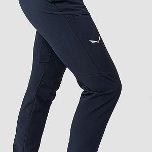 Salewa Puez Dolomitic 2 Regular Pant W navy blazer detail na postavě